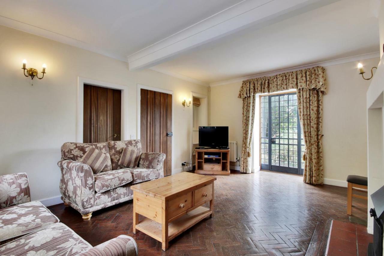 Lympne Castle Cottages 하이드 외부 사진
