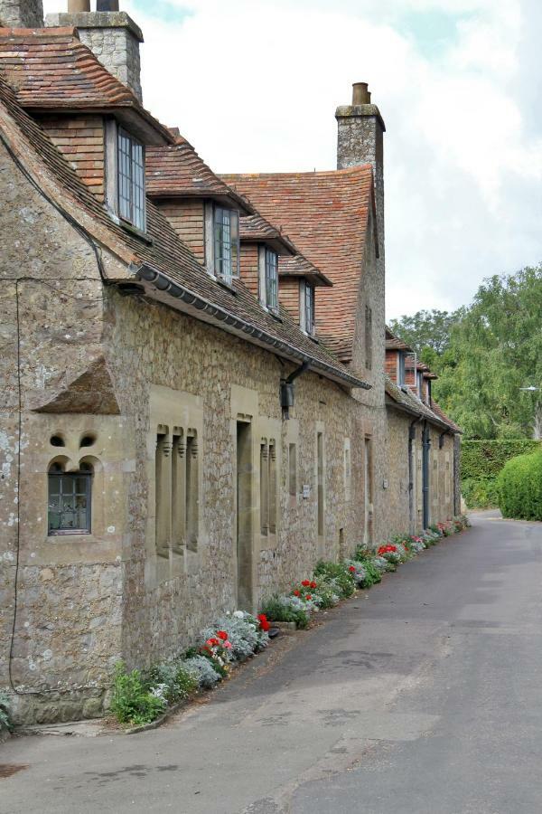 Lympne Castle Cottages 하이드 외부 사진